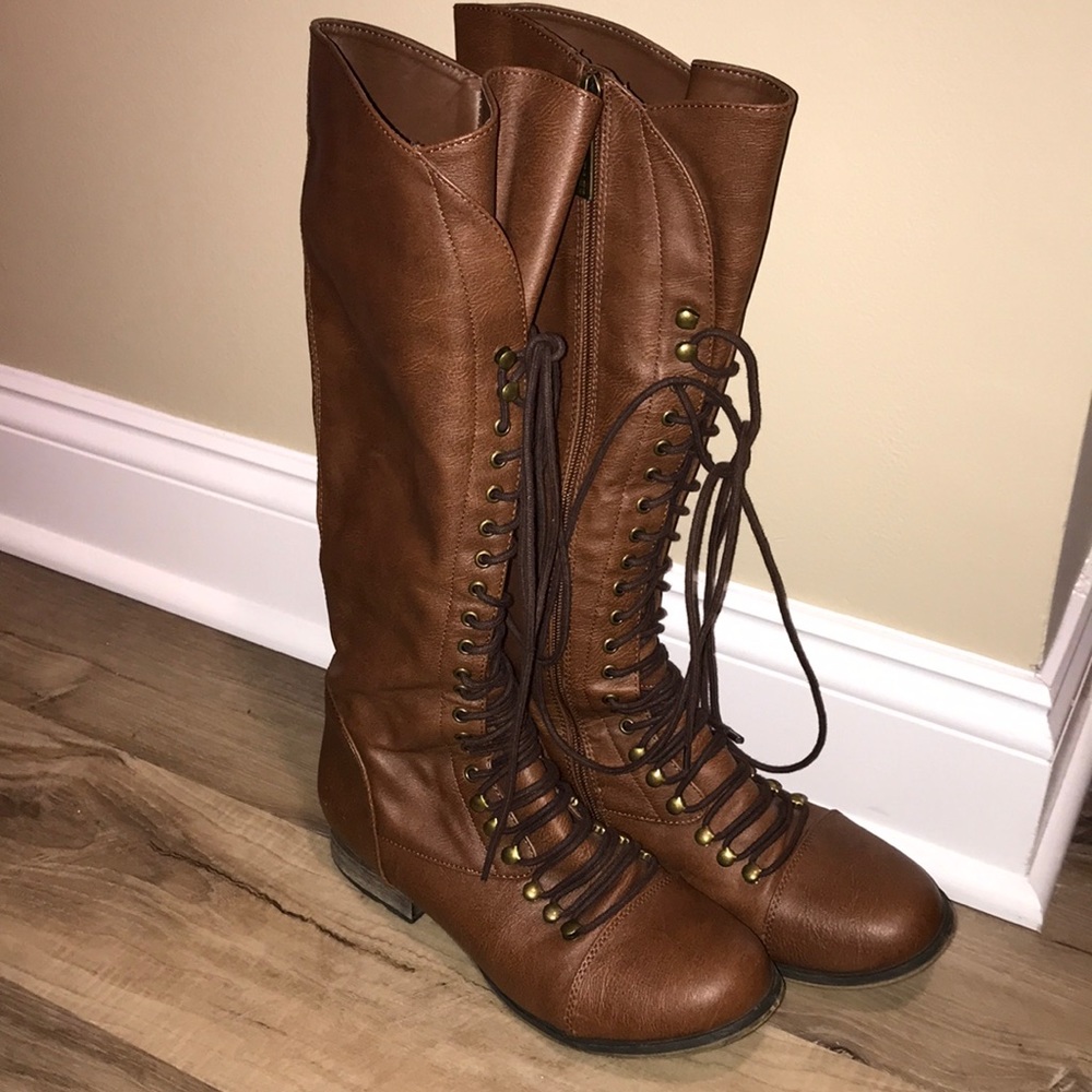LACE UP BOOTS